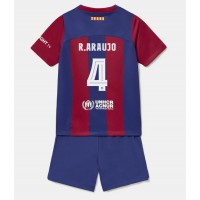 Dětský fotbalový dres Barcelona Ronald Araujo #4 2023-24 Domácí Krátký Rukáv (+ trenýrky)